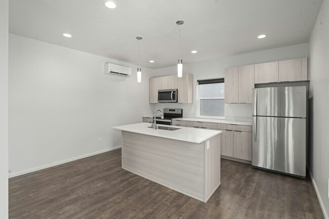 1689 S W Temple St in Salt Lake City, UT - Building Photo - Building Photo