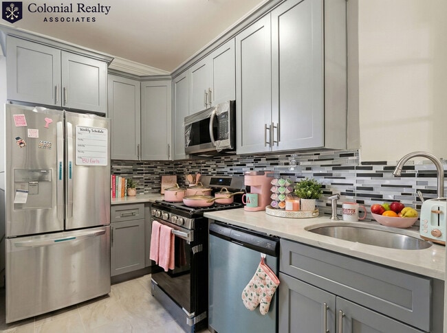 330 St Paul St in Brookline, MA - Building Photo - Building Photo