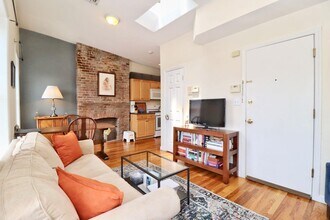 206 Christopher Columbus Dr in Jersey City, NJ - Building Photo - Building Photo