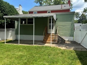 3010 Oakwood St in Erie, PA - Building Photo - Building Photo
