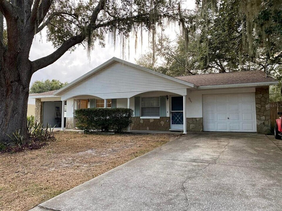 2709 Grand Island Shores Rd in Eustis, FL - Building Photo