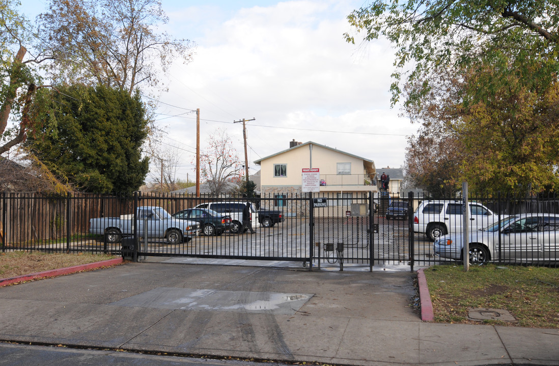 720 S Washington St in Lodi, CA - Foto de edificio