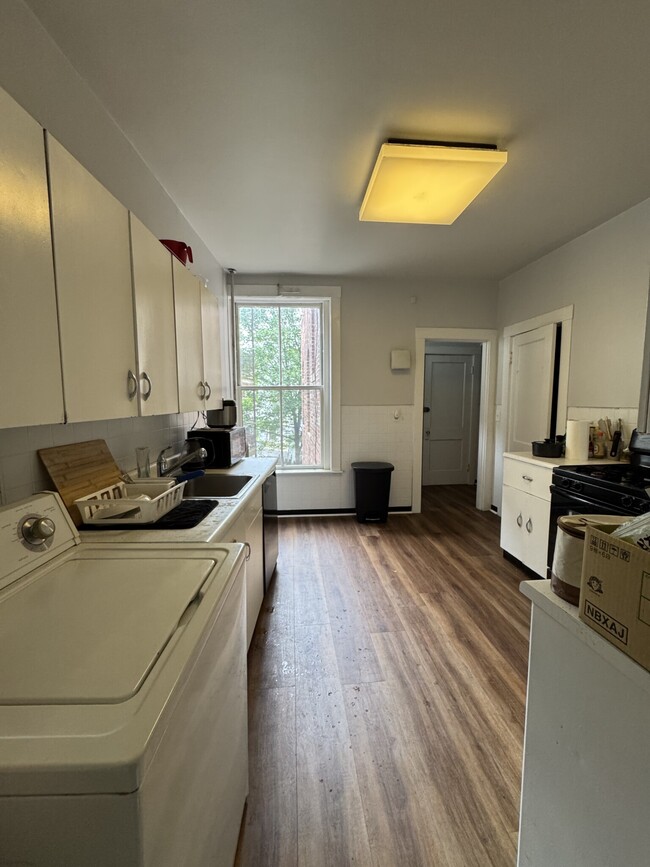104 Strathmore Rd, Unit 2