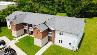 Rochester Manor in Muncie, IN - Building Photo