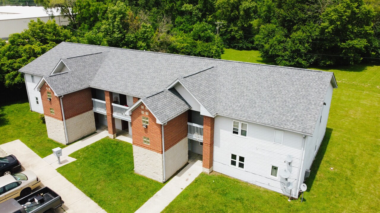 Rochester Manor in Muncie, IN - Building Photo