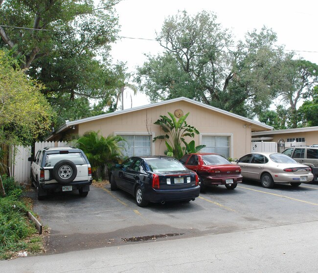 709-715 SW 14th Ave in Fort Lauderdale, FL - Building Photo - Building Photo