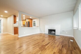 23048-23016 16th Ave S in Des Moines, WA - Foto de edificio - Building Photo