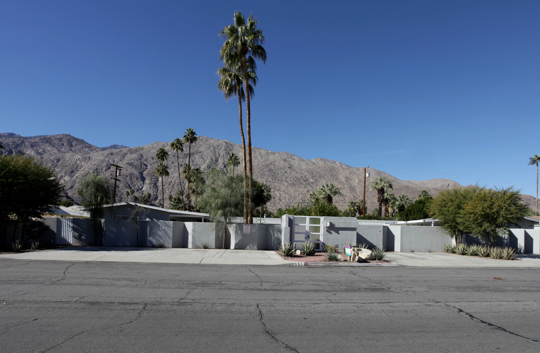 551 S Camino Real in Palm Springs, CA - Building Photo