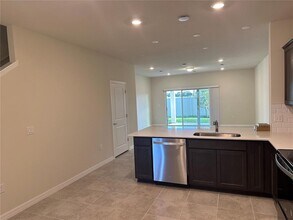 3079 Emerald Acrs Ln in Sanford, FL - Foto de edificio - Building Photo