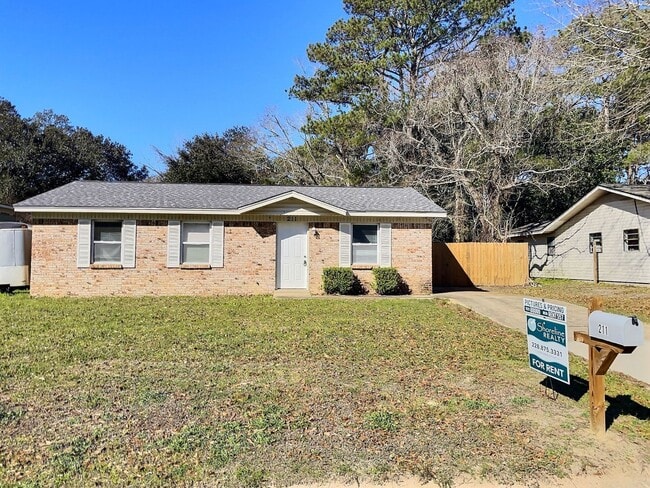 211 Barbara Cir in Ocean Springs, MS - Building Photo - Building Photo