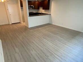 11117 Hartsook St in Los Angeles, CA - Building Photo - Building Photo