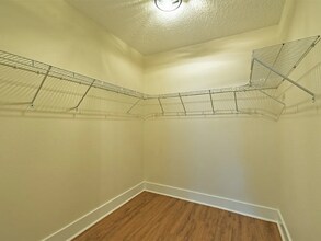 45035 James St in Callahan, FL - Foto de edificio - Building Photo