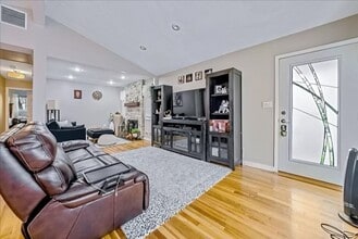 70 Pickwick Dr N in Hicksville, NY - Building Photo - Building Photo