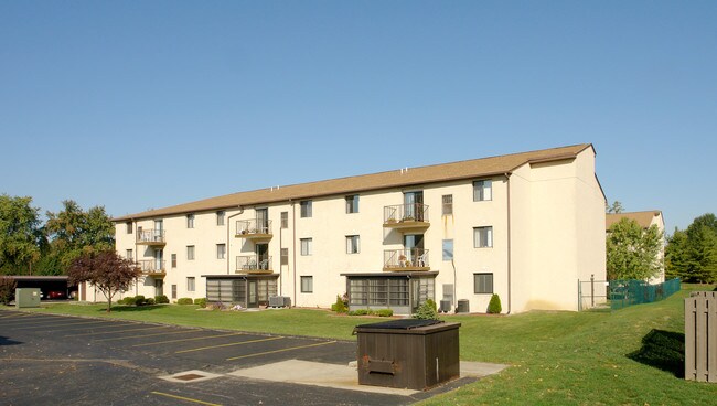 Sharon Woods Senior Village II in Columbus, OH - Foto de edificio - Building Photo