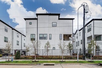 2802 Grand Fountains Dr in Houston, TX - Building Photo - Building Photo