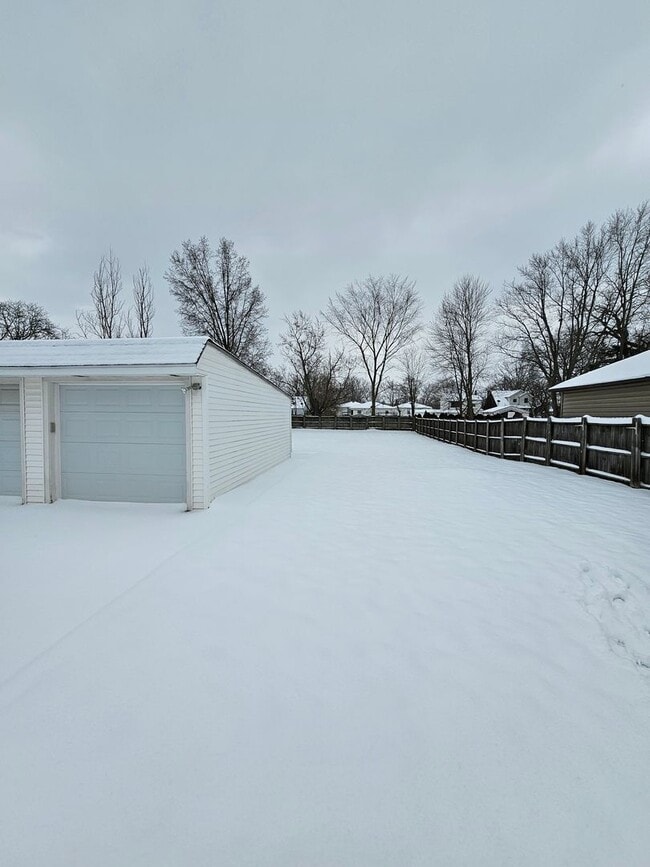 11017 Woodview Blvd in Parma Heights, OH - Building Photo - Building Photo