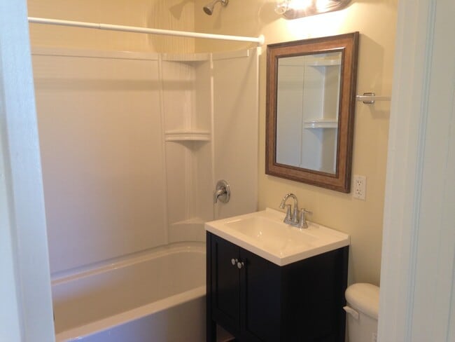 2625 N Oakland Ave in Milwaukee, WI - Building Photo - Building Photo