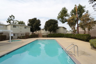 Park Vista Apartment Homes in Anaheim, CA - Foto de edificio - Building Photo