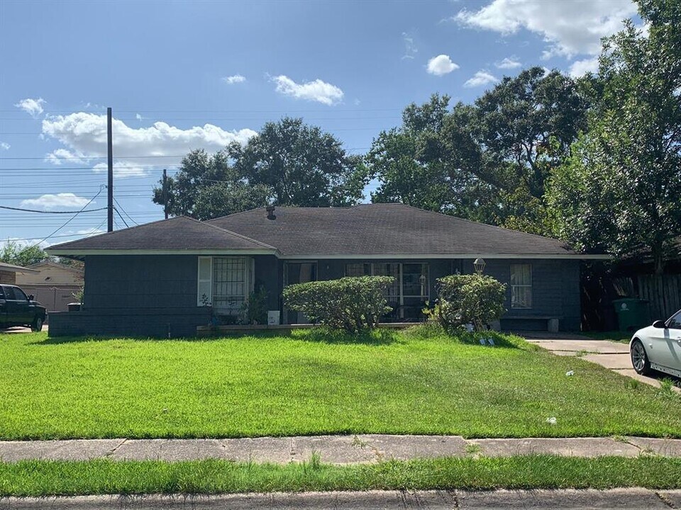 7658 Belbay St Photo