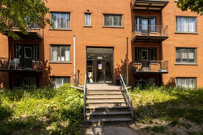4455 Dupuis Av in Montréal, QC - Building Photo - Building Photo