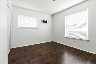 6005 Hogan Ave in Austin, TX - Foto de edificio - Building Photo