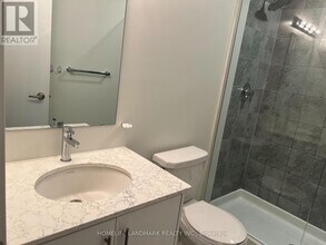 3550 Colonial Dr in Mississauga, ON - Building Photo - Building Photo