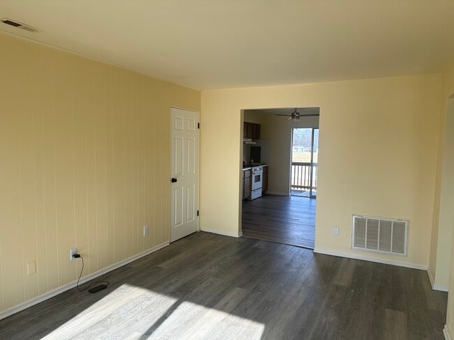 Ben Louis Apartments in Belleville, IL - Building Photo - Building Photo