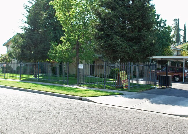 Alta Apartments in Fresno, CA - Foto de edificio - Building Photo