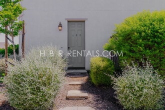 680 W Waterman Dr in Tracy, CA - Building Photo - Building Photo