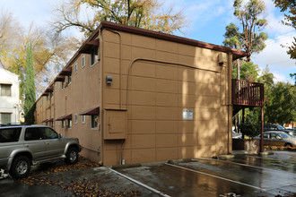 Fremont Apartments in Sacramento, CA - Building Photo - Building Photo