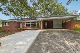 821 Lakemont Dr in Gainesville, GA - Building Photo - Building Photo