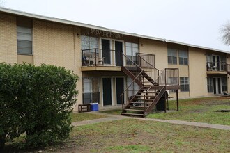 Silver Springs Apartments in San Antonio, TX - Building Photo - Building Photo