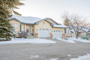 Dreamview Village Edgemont in Calgary, AB - Building Photo
