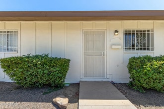 7128 W Pierson St in Phoenix, AZ - Foto de edificio - Building Photo