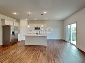 1056 Castor Dr in Sunbury, OH - Foto de edificio - Building Photo