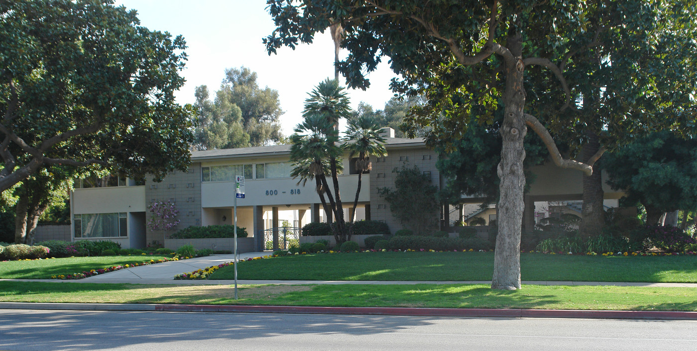 800-816 S Orange Grove Blvd in Pasadena, CA - Foto de edificio