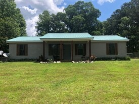 511 Grant in Blue Springs, MS - Building Photo