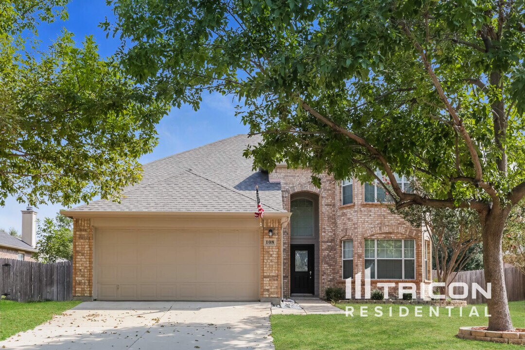 108 Bear Trail in Waxahachie, TX - Building Photo