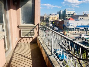 93 Wyckoff Ave in Brooklyn, NY - Foto de edificio - Building Photo