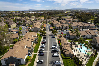 Oro Vista Apartments in San Diego, CA - Foto de edificio - Building Photo