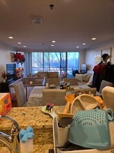 193 Oak St in Newton, MA - Foto de edificio - Building Photo