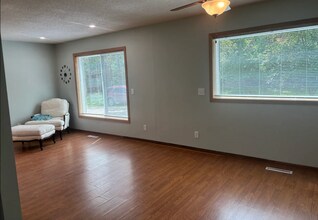 6420 165th Ave NE in Forest Lake, MN - Foto de edificio - Building Photo