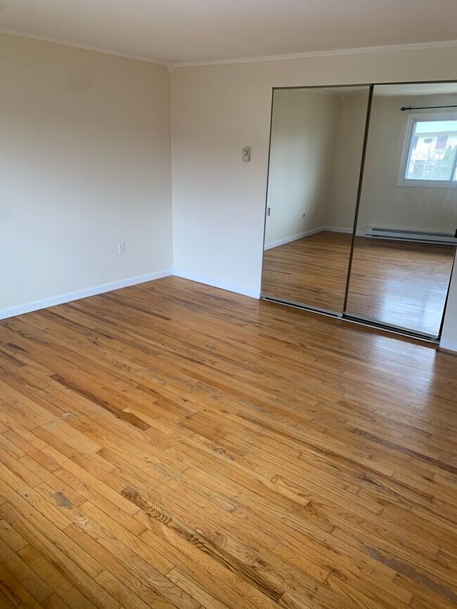 903 Parr Meadow Dr in Newburgh, NY - Building Photo - Building Photo