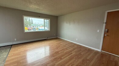 1103 Karluk St in Anchorage, AK - Building Photo - Building Photo