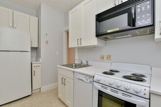 1673 Commonwealth Avenue, Unit 2 in Boston, MA - Building Photo - Building Photo