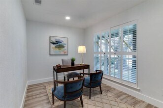 9962 Larchbrook Dr in Dallas, TX - Building Photo - Building Photo