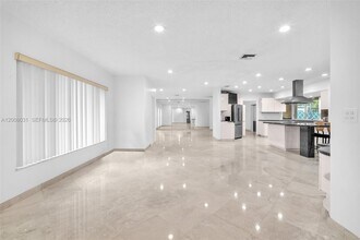 3441 N Hills Dr in Hollywood, FL - Building Photo - Building Photo