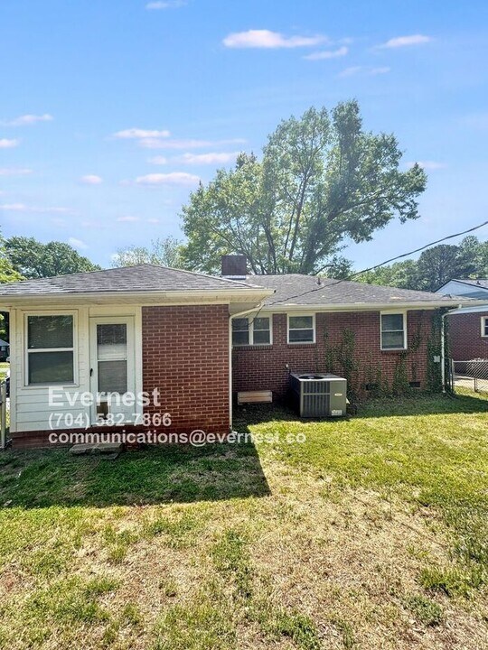 3308 Credenza Rd in Charlotte, NC - Building Photo