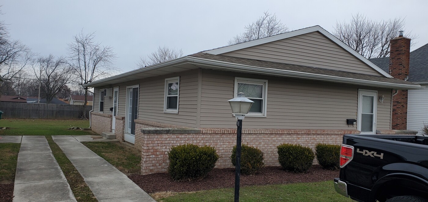 152 Hillcrest Ave, Unit 152 in Findlay, OH - Foto de edificio