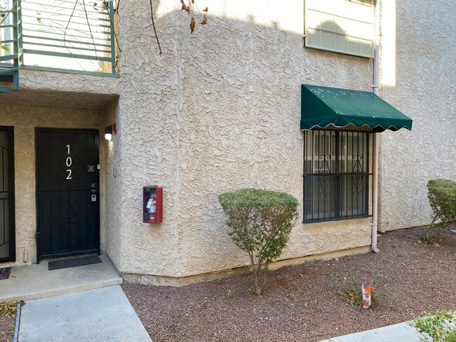 500 Elm Dr in Las Vegas, NV - Building Photo - Building Photo